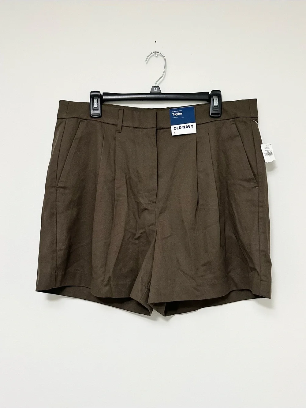 Old Navy Taylor Pleated Extra High-Rise Shorts in Olive Green Adjustable Waist